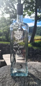 Gravírovaná sklenená fľaša